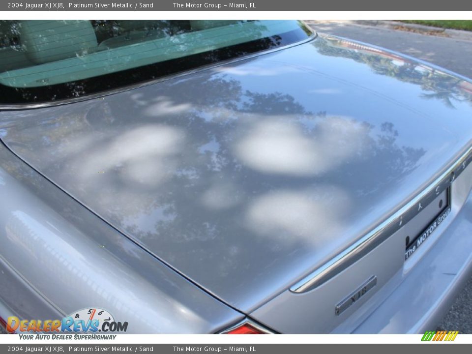 2004 Jaguar XJ XJ8 Platinum Silver Metallic / Sand Photo #19