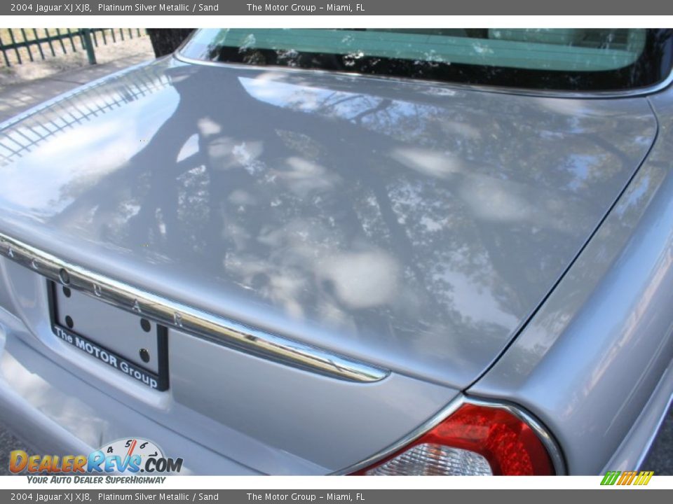 2004 Jaguar XJ XJ8 Platinum Silver Metallic / Sand Photo #20