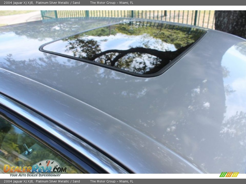 2004 Jaguar XJ XJ8 Platinum Silver Metallic / Sand Photo #22