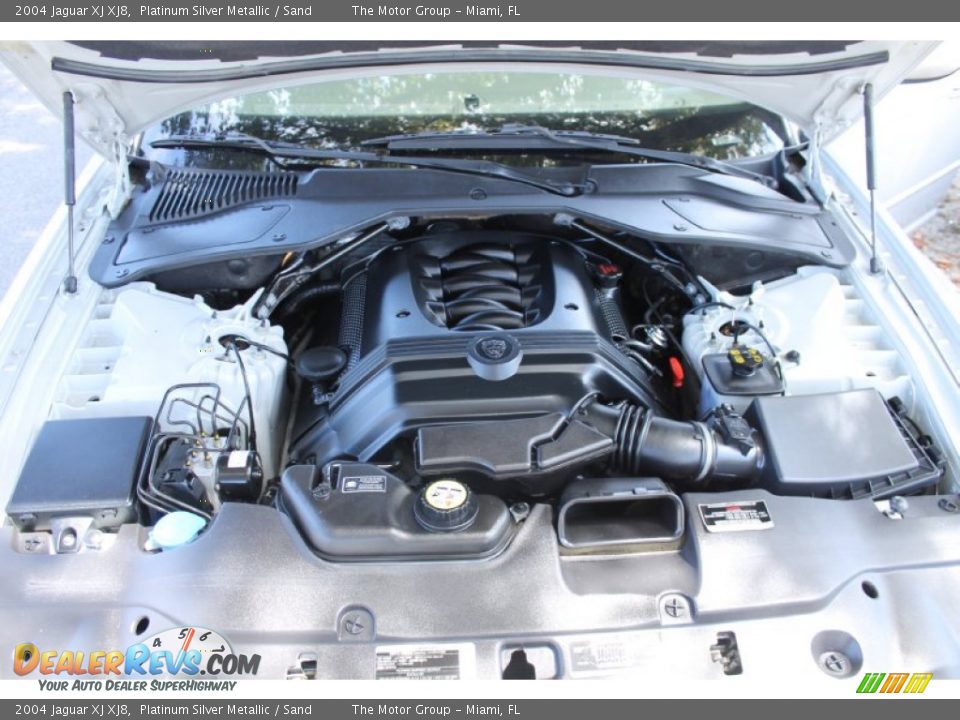 2004 Jaguar XJ XJ8 Platinum Silver Metallic / Sand Photo #29