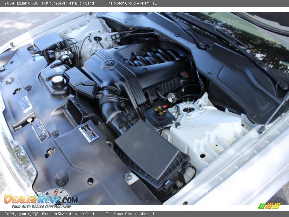 2004 Jaguar XJ XJ8 Platinum Silver Metallic / Sand Photo #30