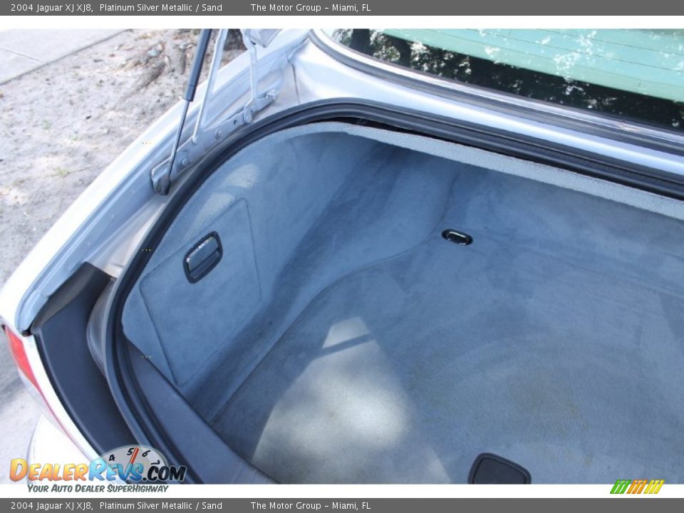 2004 Jaguar XJ XJ8 Platinum Silver Metallic / Sand Photo #34