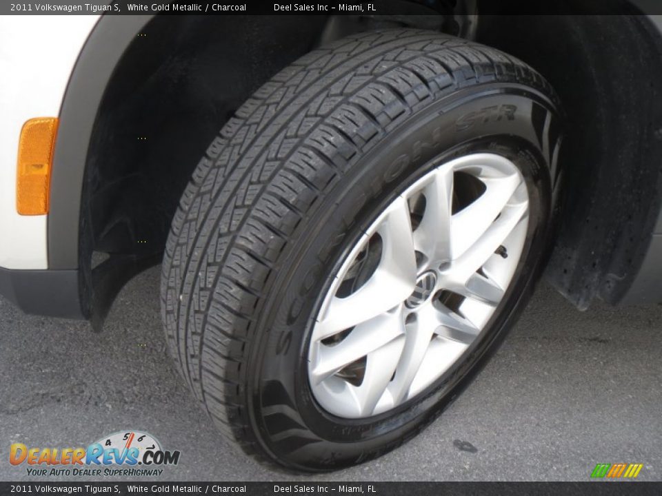 2011 Volkswagen Tiguan S White Gold Metallic / Charcoal Photo #13
