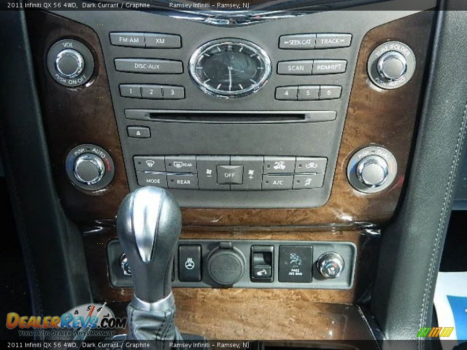 Controls of 2011 Infiniti QX 56 4WD Photo #26