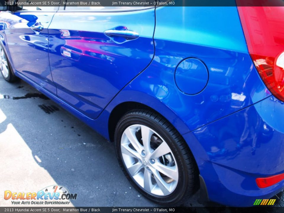 2013 Hyundai Accent SE 5 Door Marathon Blue / Black Photo #4