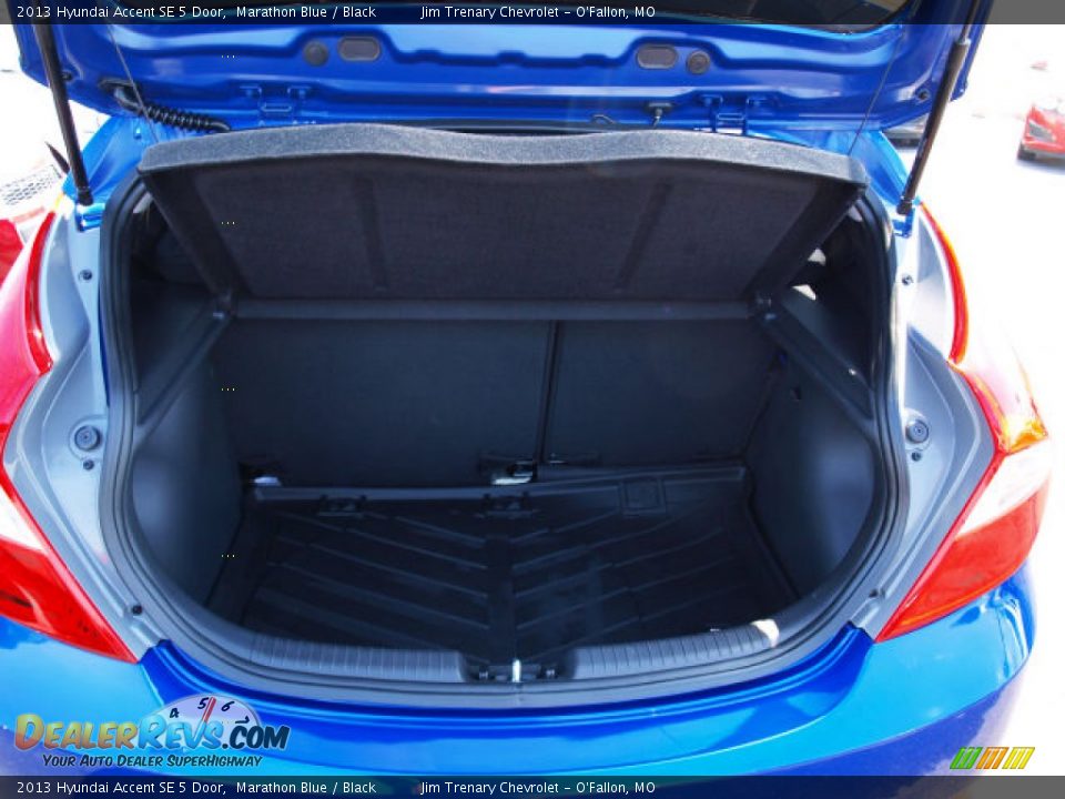 2013 Hyundai Accent SE 5 Door Marathon Blue / Black Photo #5