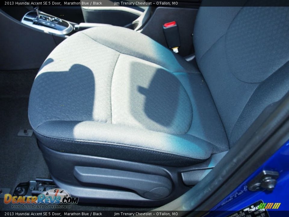 2013 Hyundai Accent SE 5 Door Marathon Blue / Black Photo #16
