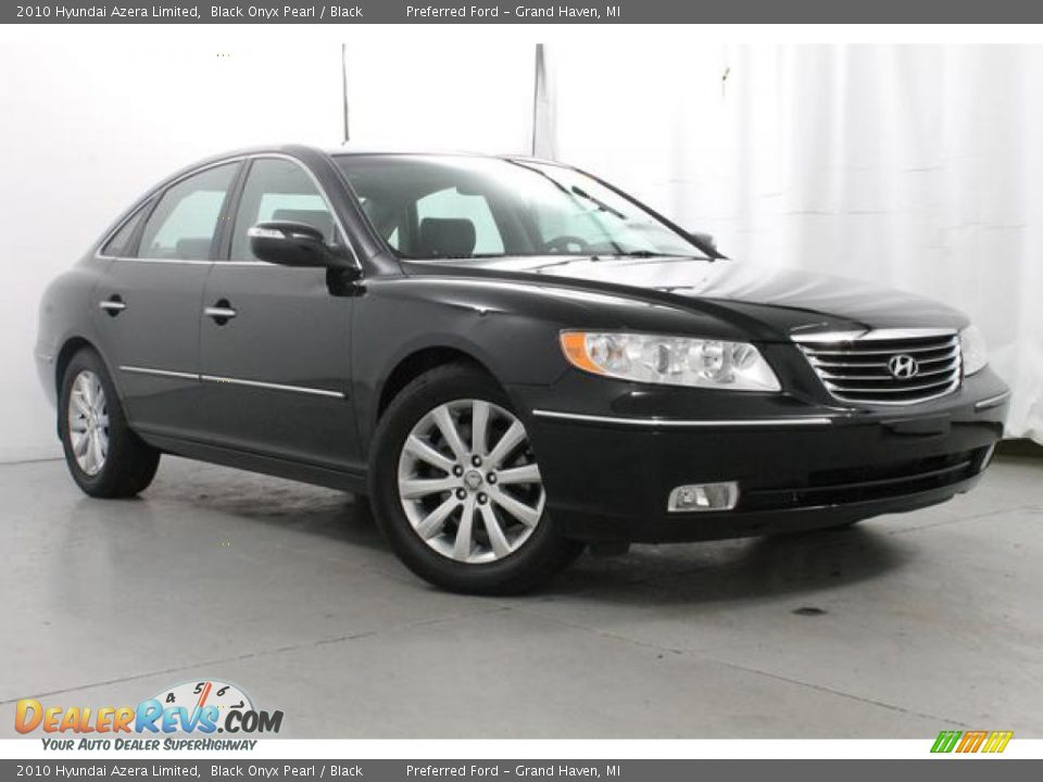 Front 3/4 View of 2010 Hyundai Azera Limited Photo #5