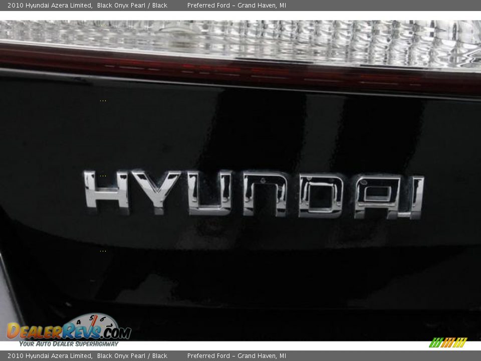 2010 Hyundai Azera Limited Black Onyx Pearl / Black Photo #15