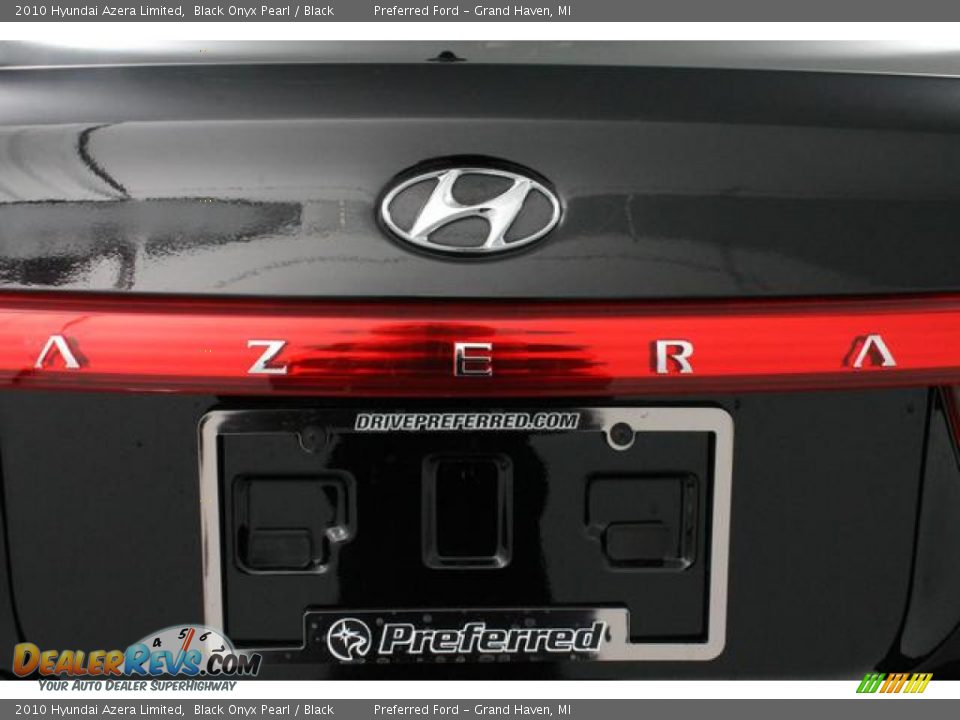 2010 Hyundai Azera Limited Black Onyx Pearl / Black Photo #16