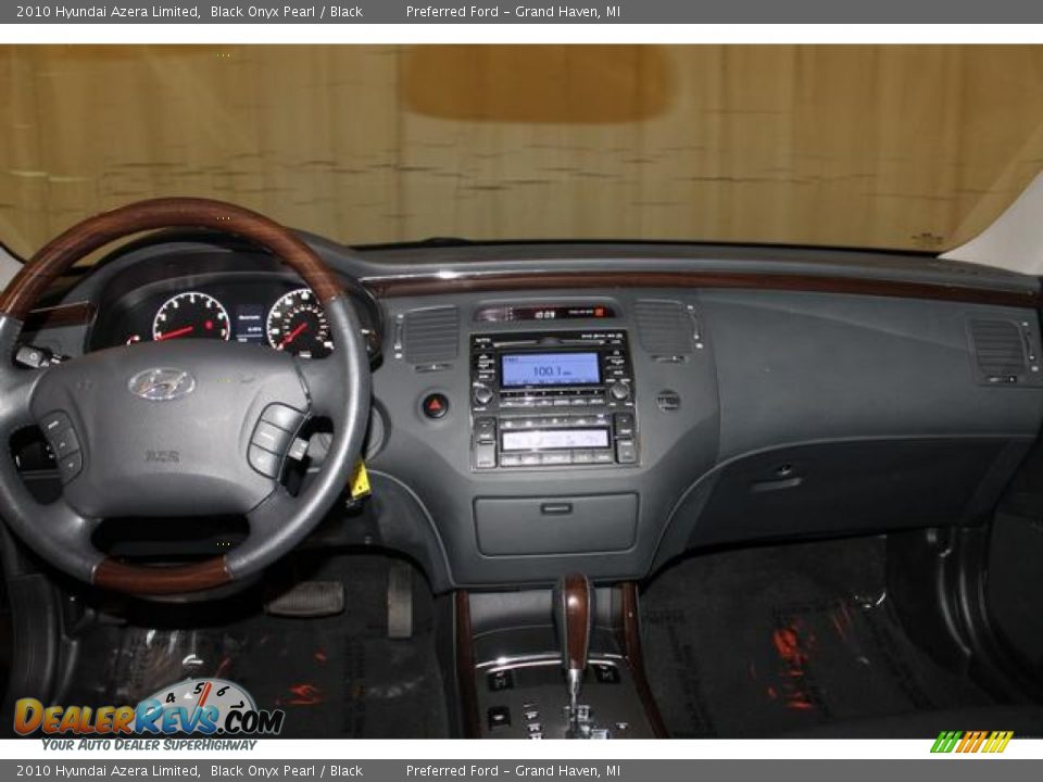 Dashboard of 2010 Hyundai Azera Limited Photo #20