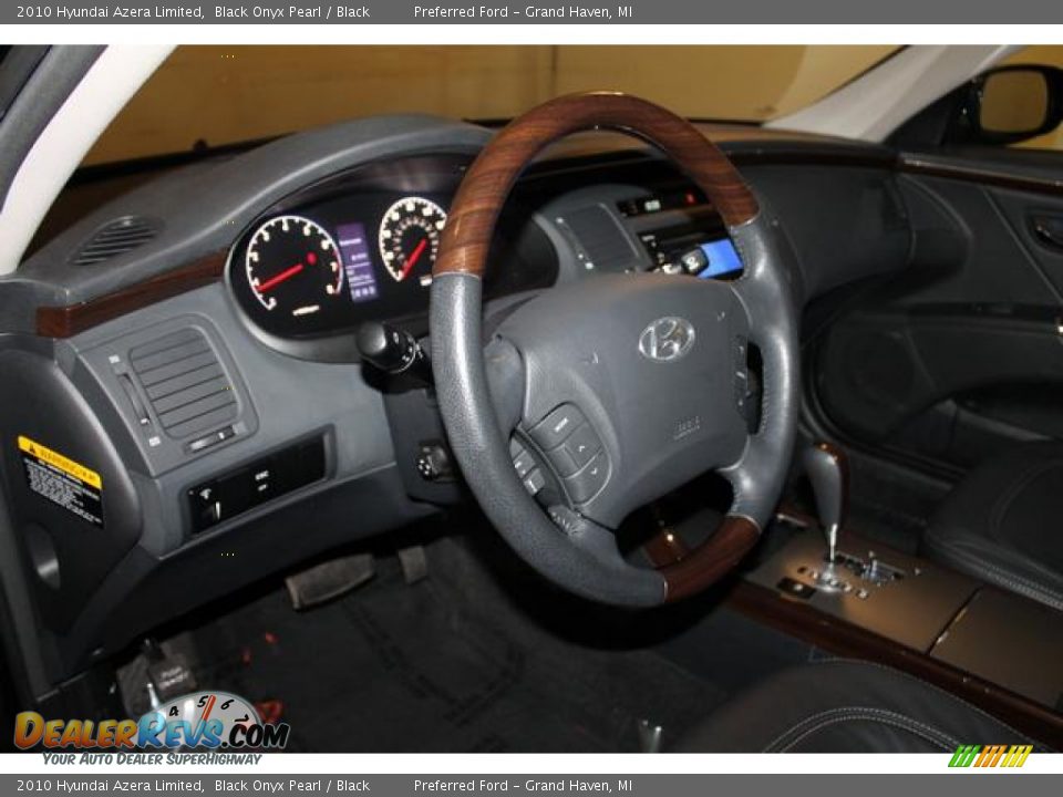 2010 Hyundai Azera Limited Black Onyx Pearl / Black Photo #21
