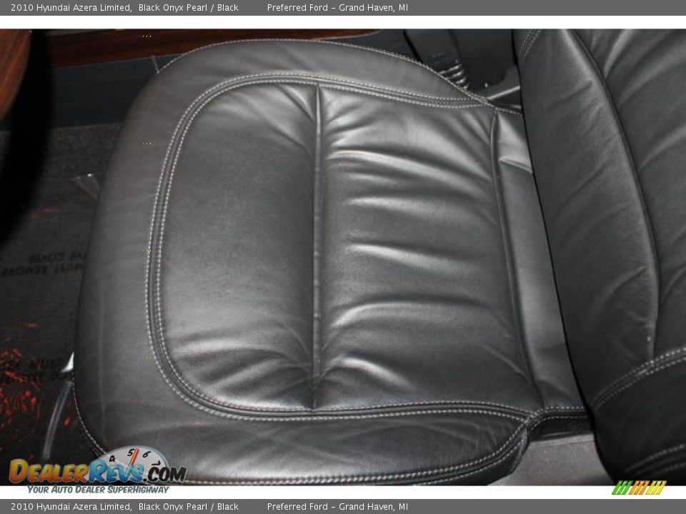 Front Seat of 2010 Hyundai Azera Limited Photo #23