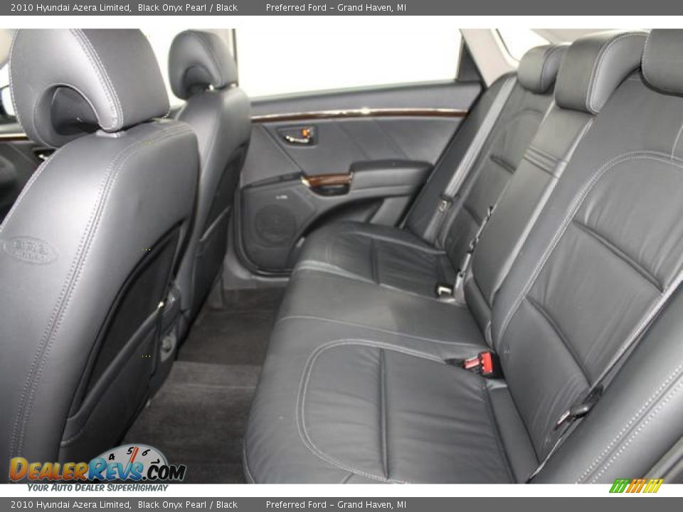 Rear Seat of 2010 Hyundai Azera Limited Photo #25