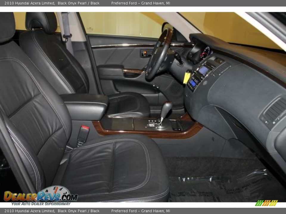 2010 Hyundai Azera Limited Black Onyx Pearl / Black Photo #29