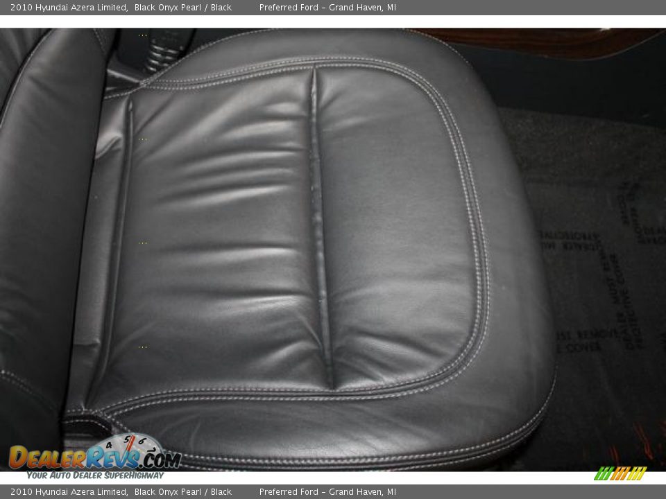 2010 Hyundai Azera Limited Black Onyx Pearl / Black Photo #30