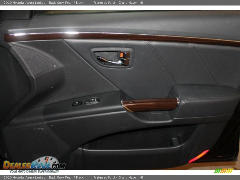 2010 Hyundai Azera Limited Black Onyx Pearl / Black Photo #31