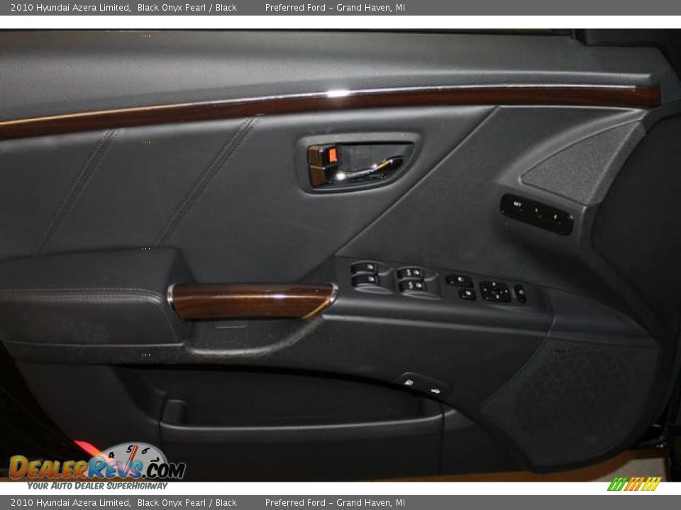 2010 Hyundai Azera Limited Black Onyx Pearl / Black Photo #32