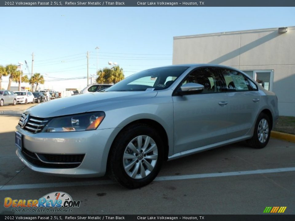 2012 Volkswagen Passat 2.5L S Reflex Silver Metallic / Titan Black Photo #3