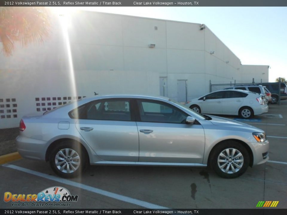 2012 Volkswagen Passat 2.5L S Reflex Silver Metallic / Titan Black Photo #8