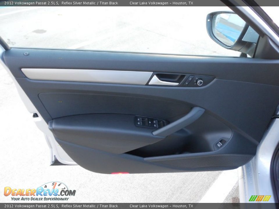 2012 Volkswagen Passat 2.5L S Reflex Silver Metallic / Titan Black Photo #9