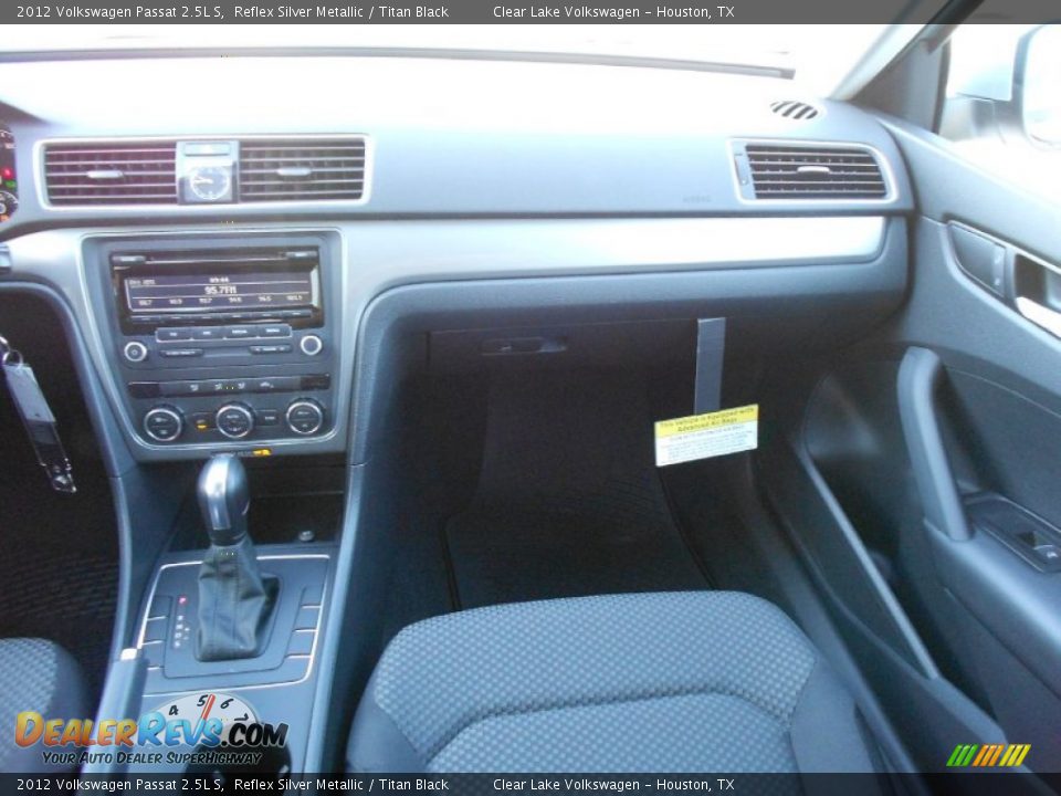 2012 Volkswagen Passat 2.5L S Reflex Silver Metallic / Titan Black Photo #14