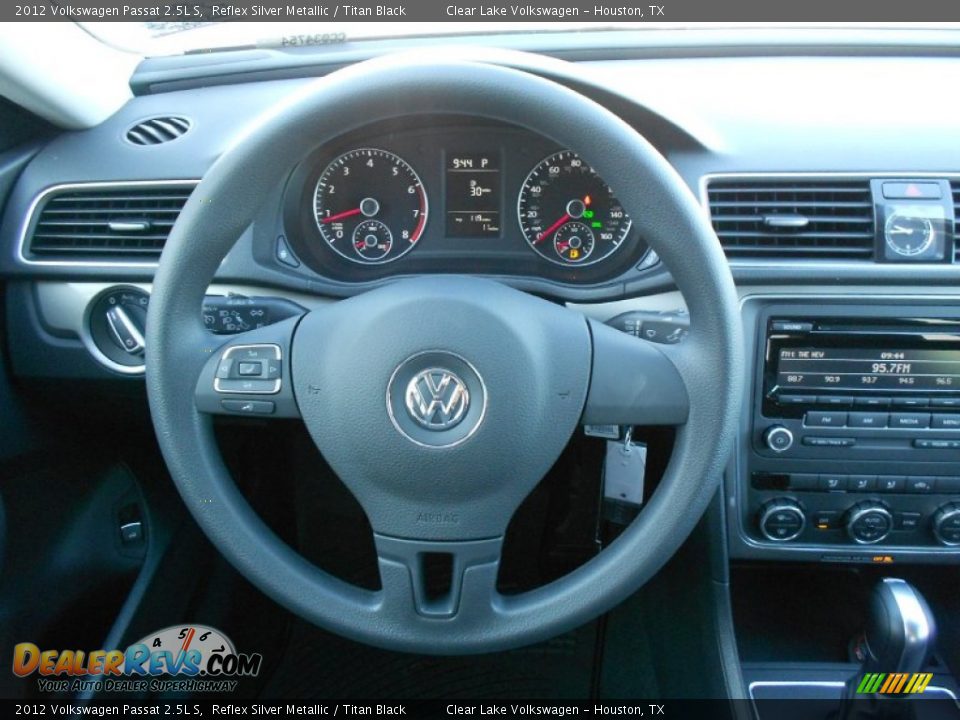 2012 Volkswagen Passat 2.5L S Reflex Silver Metallic / Titan Black Photo #15