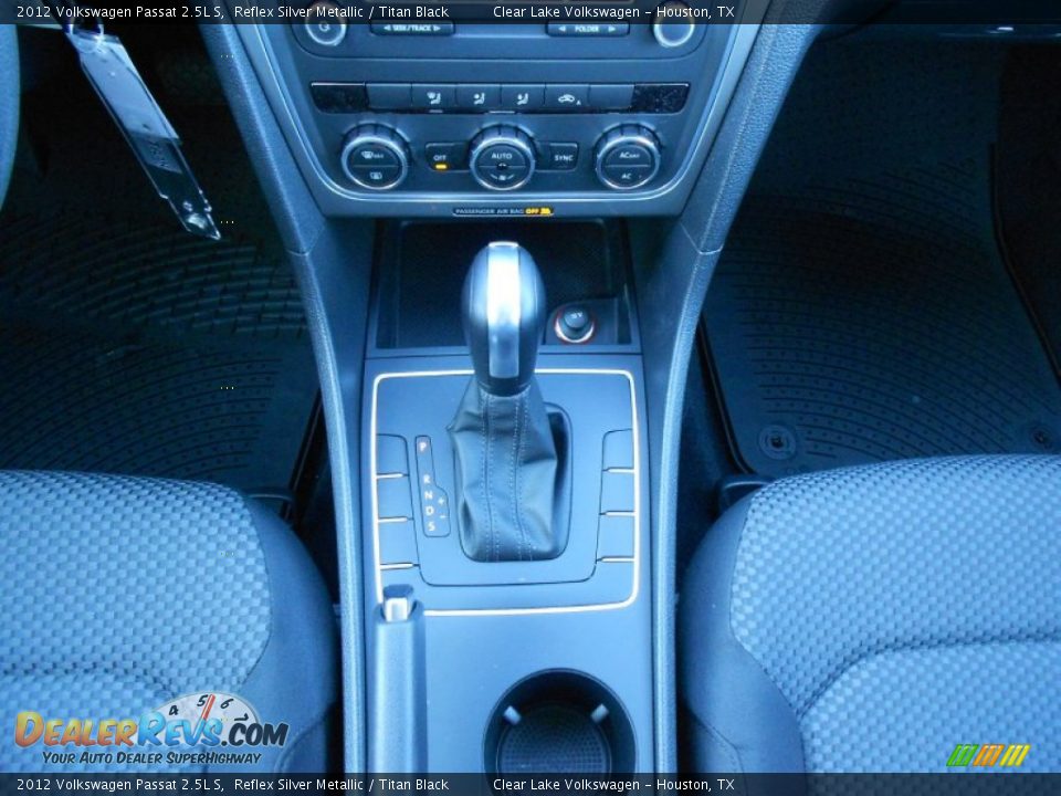 2012 Volkswagen Passat 2.5L S Reflex Silver Metallic / Titan Black Photo #17