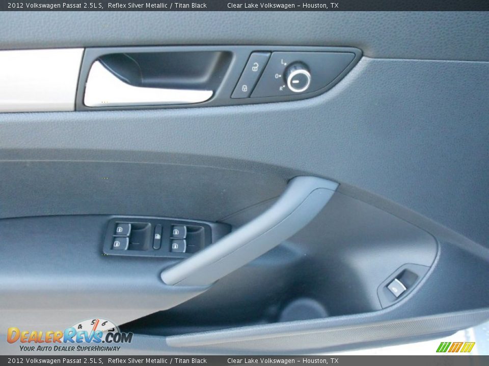 2012 Volkswagen Passat 2.5L S Reflex Silver Metallic / Titan Black Photo #19