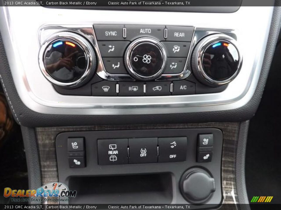 Controls of 2013 GMC Acadia SLT Photo #21