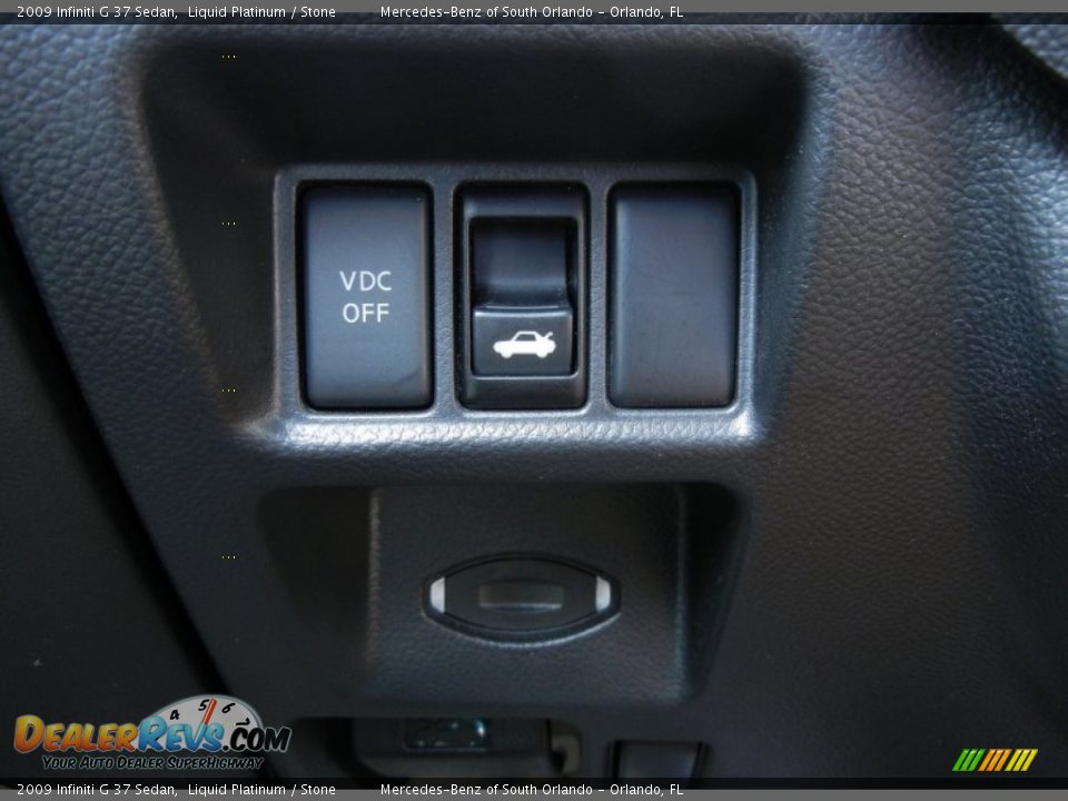 2009 Infiniti G 37 Sedan Liquid Platinum / Stone Photo #26