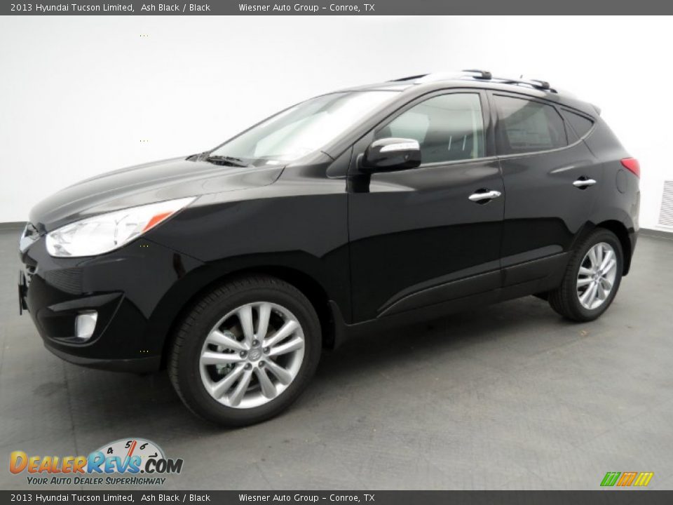 Front 3/4 View of 2013 Hyundai Tucson Limited Photo #1