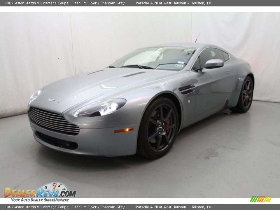 Front 3/4 View of 2007 Aston Martin V8 Vantage Coupe Photo #18