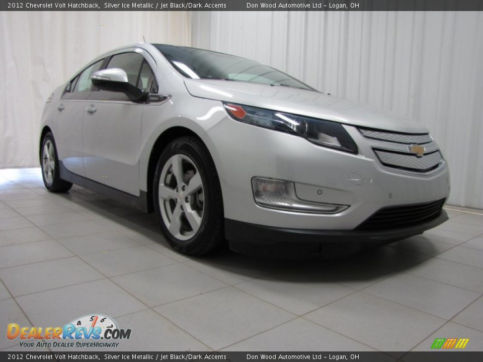 Front 3/4 View of 2012 Chevrolet Volt Hatchback Photo #1