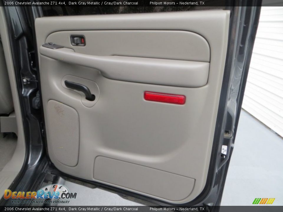2006 Chevrolet Avalanche Z71 4x4 Dark Gray Metallic / Gray/Dark Charcoal Photo #26
