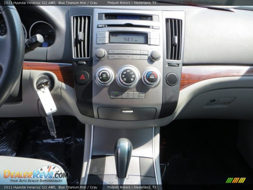 Controls of 2011 Hyundai Veracruz GLS AWD Photo #36