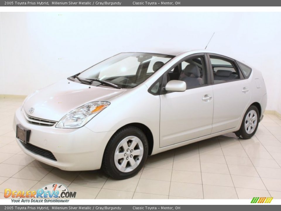 2005 Toyota Prius Hybrid Millenium Silver Metallic / Gray/Burgundy Photo #3