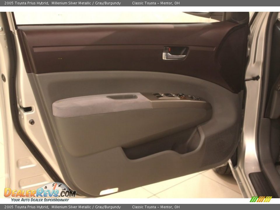 2005 Toyota Prius Hybrid Millenium Silver Metallic / Gray/Burgundy Photo #4
