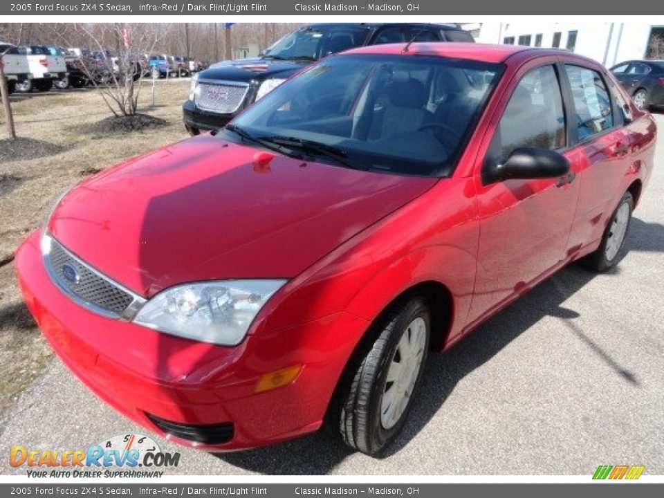 2005 Ford Focus ZX4 S Sedan Infra-Red / Dark Flint/Light Flint Photo #2