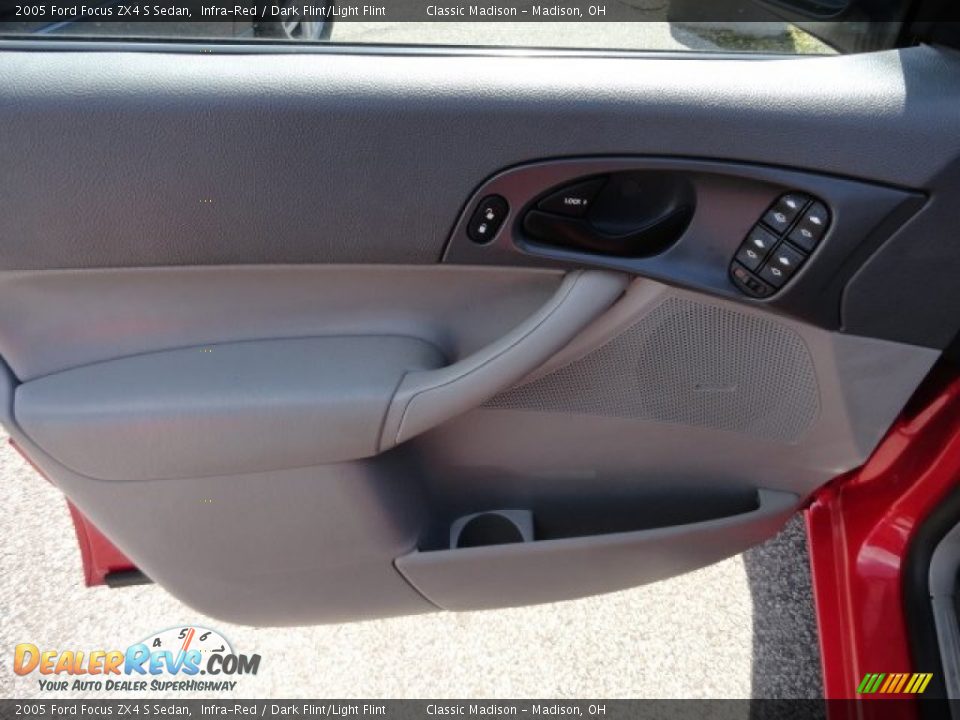 2005 Ford Focus ZX4 S Sedan Infra-Red / Dark Flint/Light Flint Photo #4