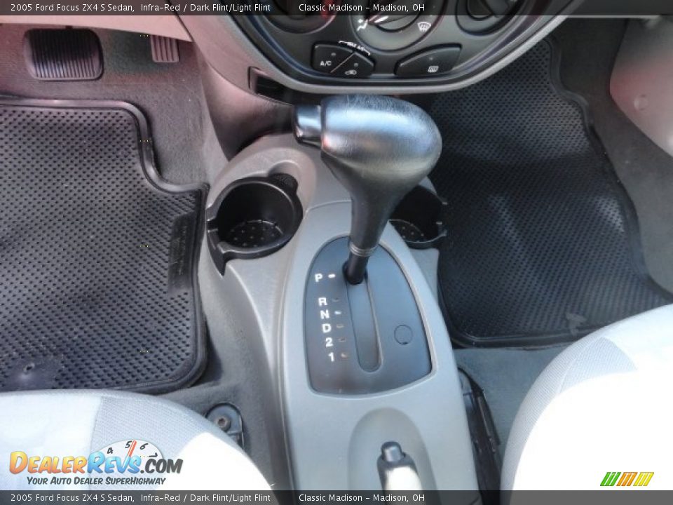 2005 Ford Focus ZX4 S Sedan Infra-Red / Dark Flint/Light Flint Photo #7