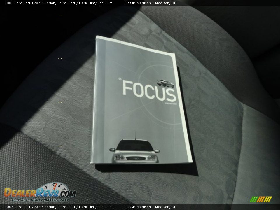 2005 Ford Focus ZX4 S Sedan Infra-Red / Dark Flint/Light Flint Photo #8