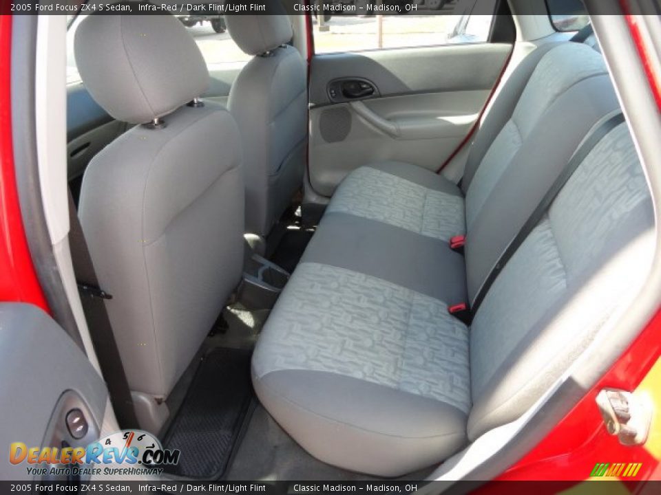 2005 Ford Focus ZX4 S Sedan Infra-Red / Dark Flint/Light Flint Photo #9