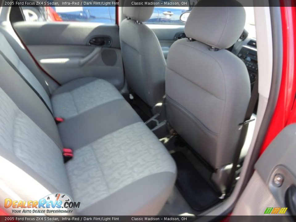 2005 Ford Focus ZX4 S Sedan Infra-Red / Dark Flint/Light Flint Photo #11