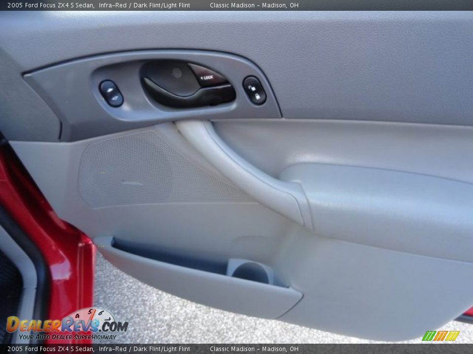 2005 Ford Focus ZX4 S Sedan Infra-Red / Dark Flint/Light Flint Photo #12