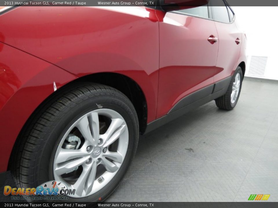 2013 Hyundai Tucson GLS Garnet Red / Taupe Photo #5
