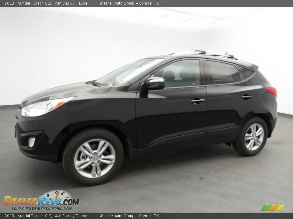 Front 3/4 View of 2013 Hyundai Tucson GLS Photo #1