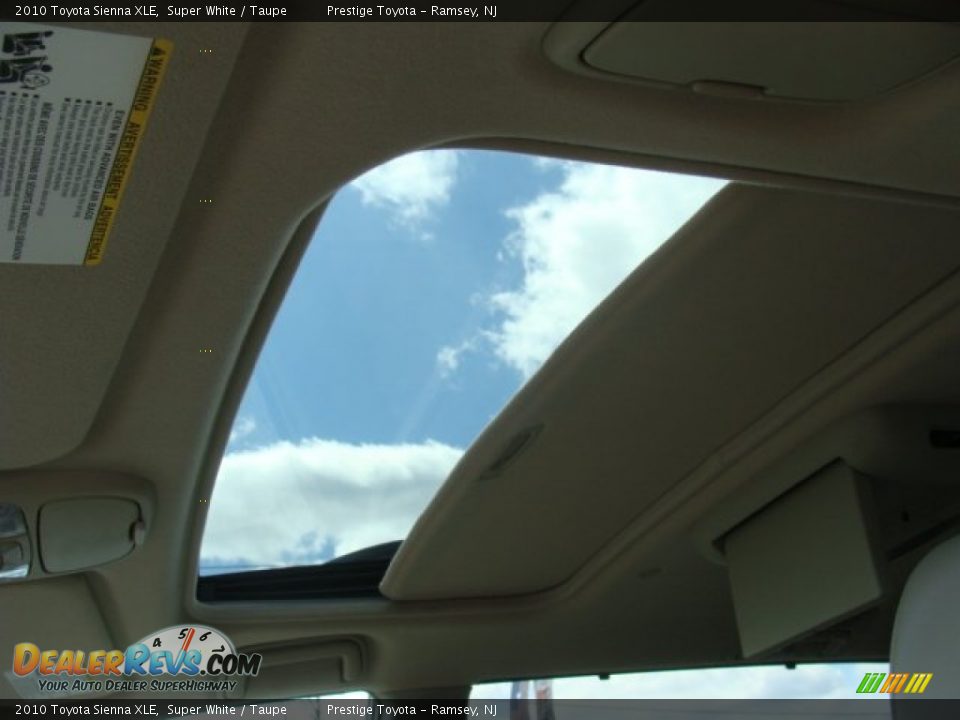 2010 Toyota Sienna XLE Super White / Taupe Photo #8
