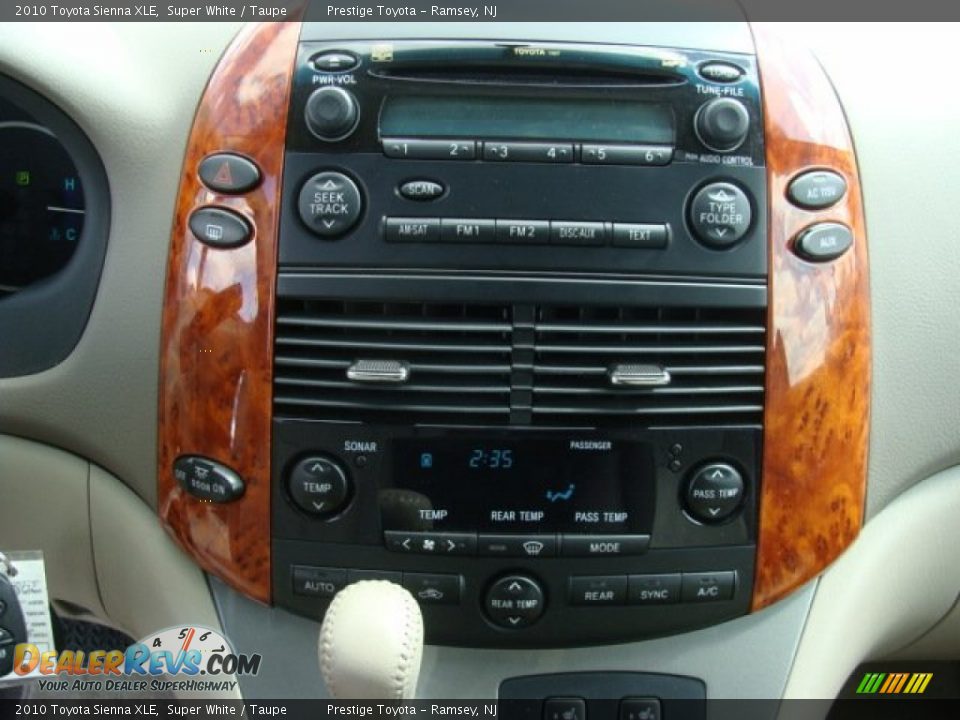 2010 Toyota Sienna XLE Super White / Taupe Photo #10