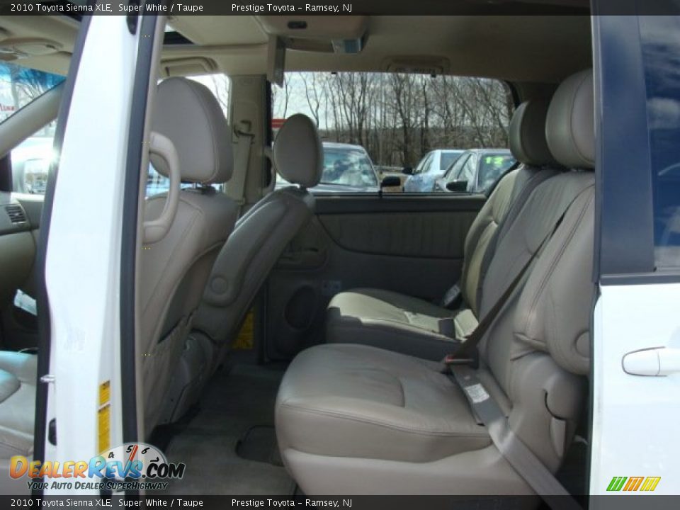2010 Toyota Sienna XLE Super White / Taupe Photo #12